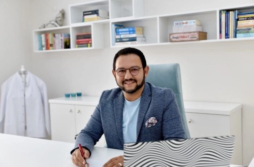 Doç. Dr. Dursun Hakan Delibaş, Psikiyatrist, İzmir Konak