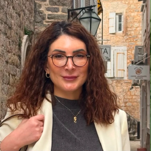 Dr. Gözde Akbaba Çalışkan, Psikiyatrist, İstanbul