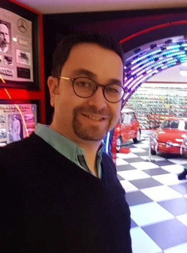 Uzm. Dr. Bülent Uygur, Psikiyatrist, İzmir Konak