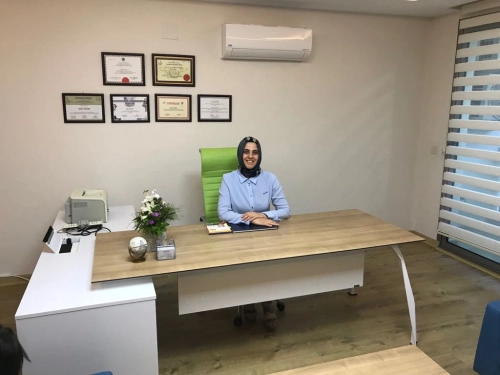 Uzm. Dr. Nazlı Çelenk, Çocuk ve Ergen Psikiyatristi, Afyonkarahisar Merkez
