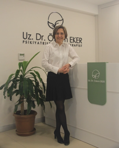 Uzm. Dr. Özlem Eker, Psikiyatrist, İzmir Bayraklı